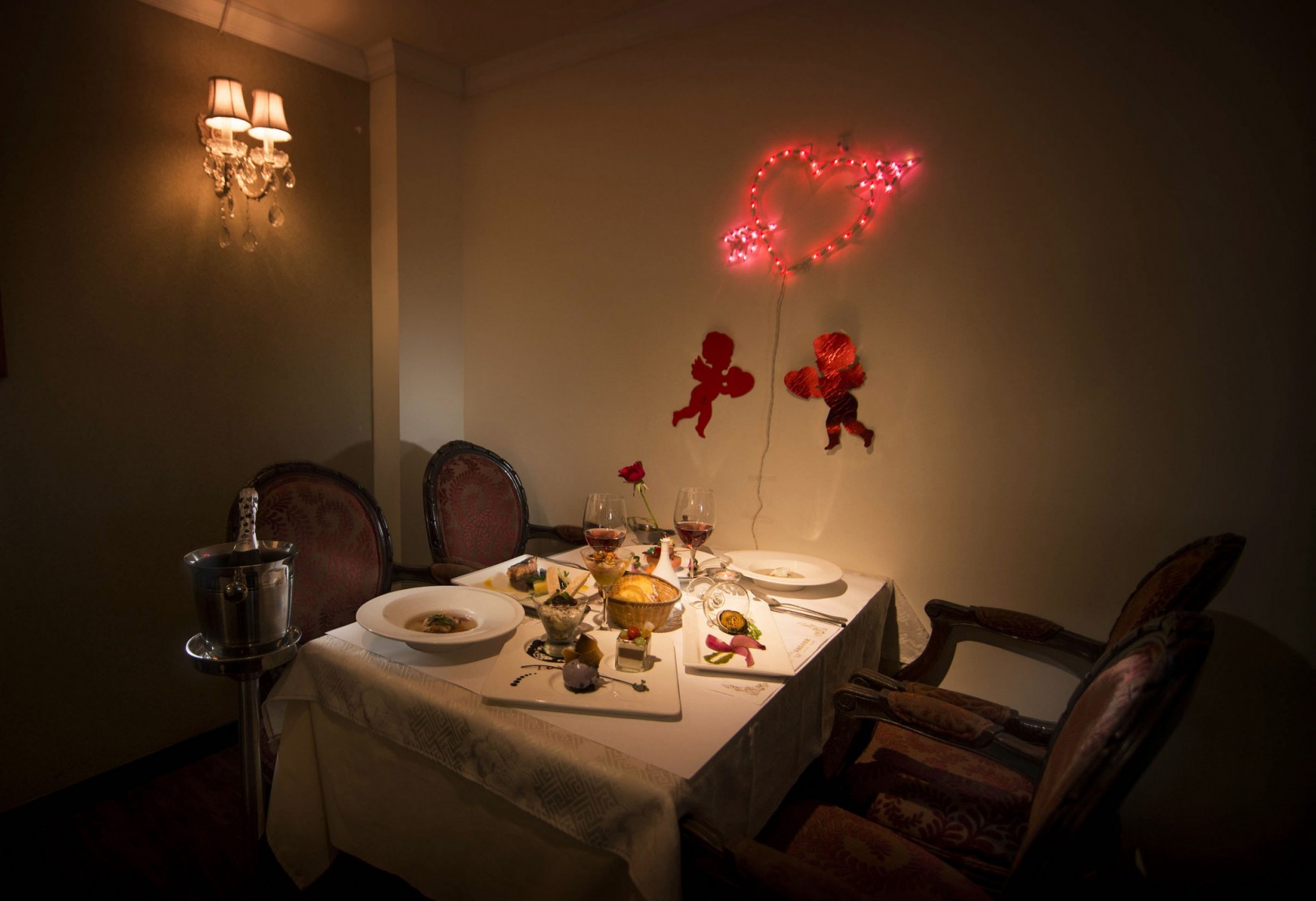 [高雄] 推薦情人節餐廳：在高雄新國際西餐廳享用浪漫的情人套餐