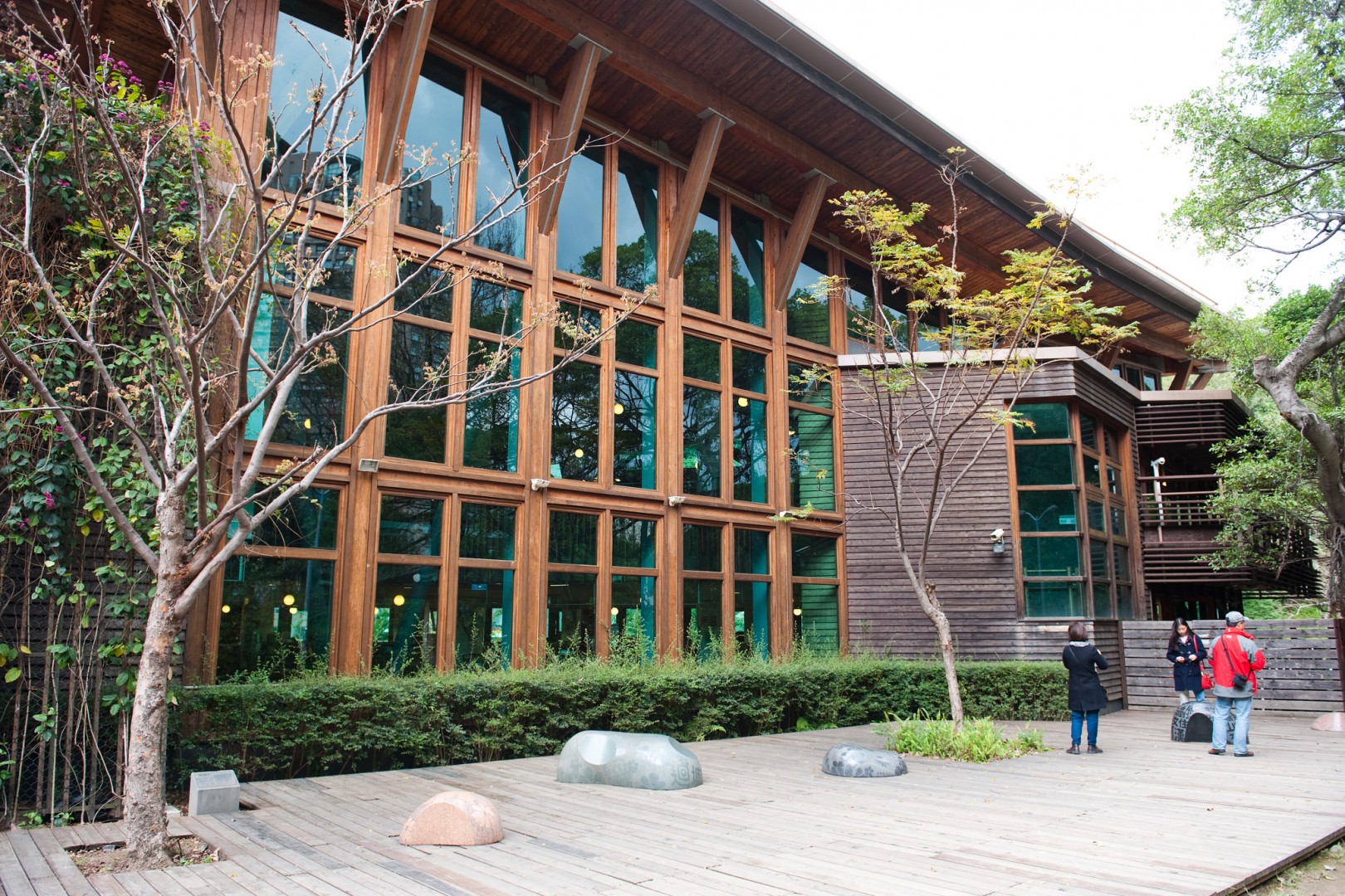 [台北] 與大自然相融輝映的綠建築-北投圖書館
